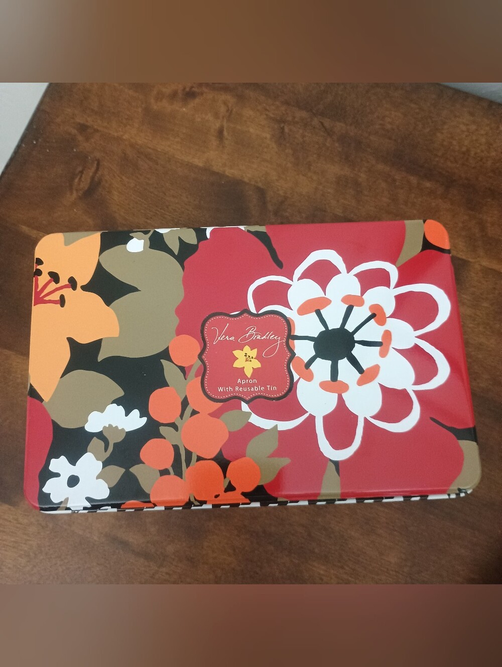 Vera Bradley Apron Gift Set Reusable Metal Tin 2013 retired pattern Lilli Bell